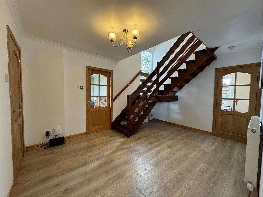 Hallway 1.jpg
