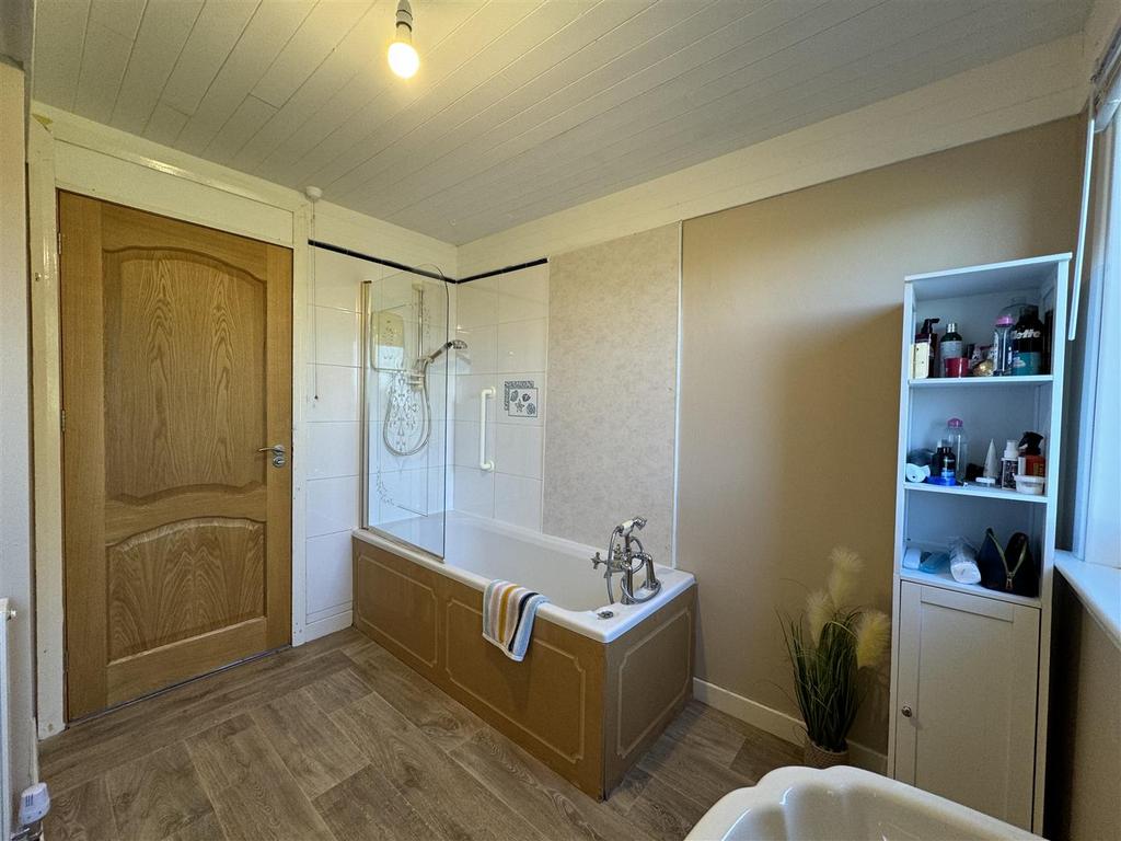 Fam bathroom 3.jpg