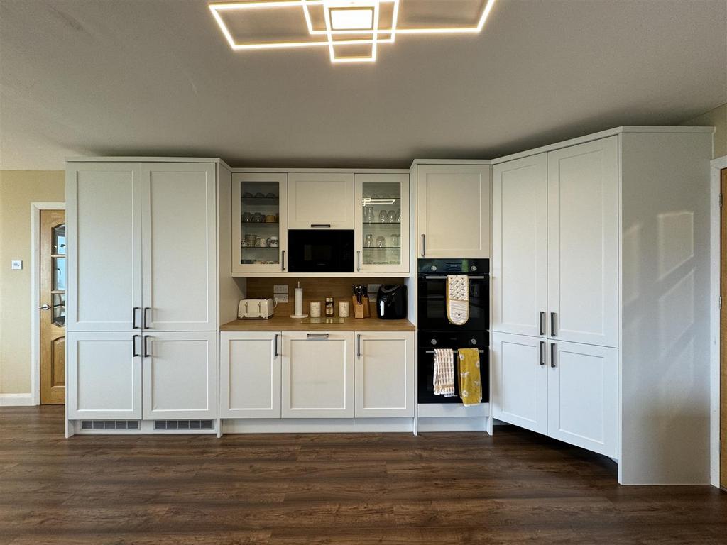 Kitchen 3.jpg