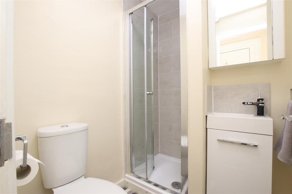 Shower room (2).JPG