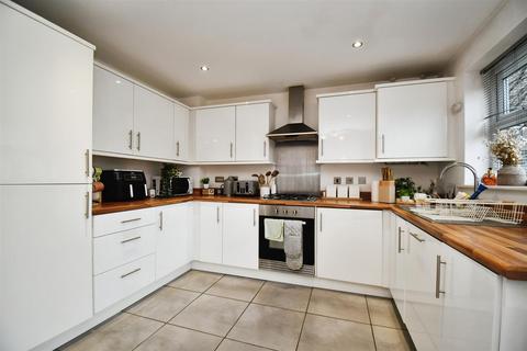6 Barnard Park, Kingswood, Hull, HU7 3FP