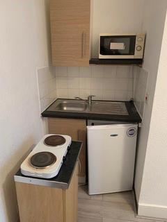 Studio to rent, High Street, Barnet EN5