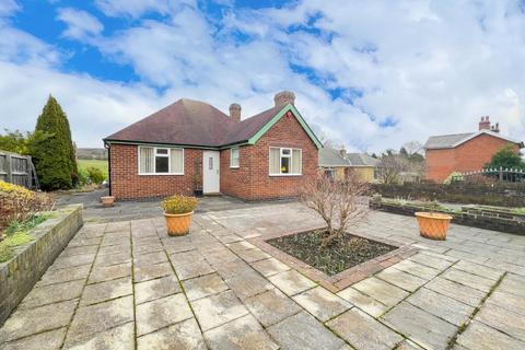 2 bedroom detached bungalow to rent, Bradford Road, Batley