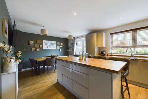 34 Bircher Way, Hucclecote, Gloucester, GL3 3QL