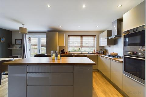 34 Bircher Way, Hucclecote, Gloucester, GL3 3QL