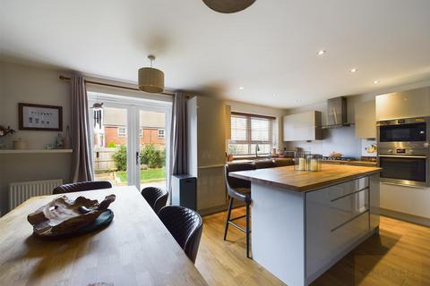 34 Bircher Way, Hucclecote, Gloucester, GL3 3QL