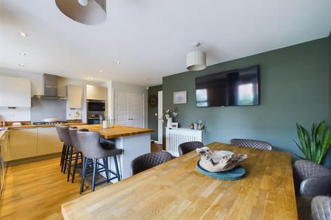 34 Bircher Way, Hucclecote, Gloucester, GL3 3QL