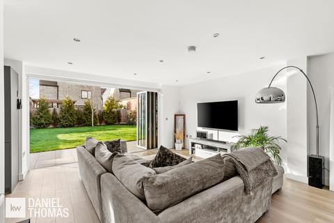 13 Willow Tree Drive, Waltham Cross, EN8 7FL
