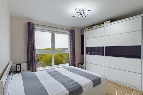 2 bedroom flat for sale, Skyline Plaza, Basingstoke RG21