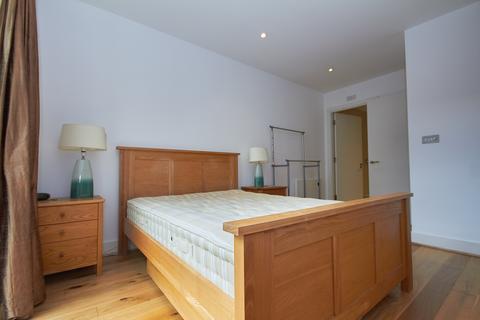 2 bedroom flat for sale, Times Square, City Quarter, London