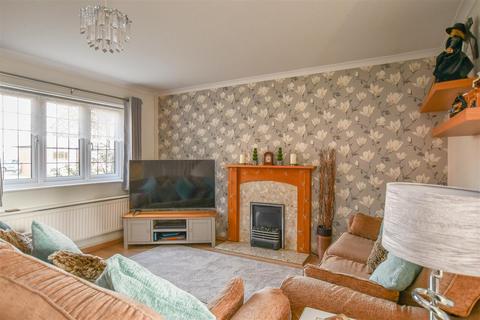 39 Broadlake Close, London Colney, St Albans, AL2 1NS