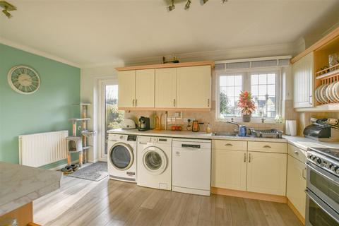 39 Broadlake Close, London Colney, St Albans, AL2 1NS