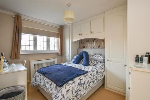 39 Broadlake Close, London Colney, St Albans, AL2 1NS