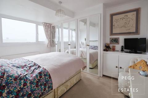 4 Broadley Drive, Torquay, TQ2 6UE
