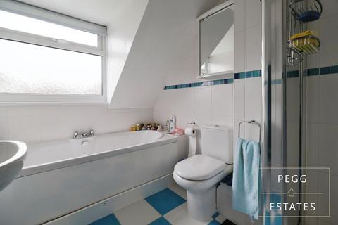 4 Broadley Drive, Torquay, TQ2 6UE