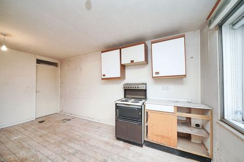 2 bedroom flat for sale, 44 Whitley Close, Stanwell, Staines-upon-Thames, Middlesex, TW19 7EZ