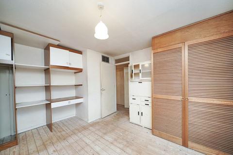 2 bedroom flat for sale, 44 Whitley Close, Stanwell, Staines-upon-Thames, Middlesex, TW19 7EZ