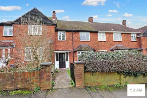 3 bedroom terraced house to rent, Lower Swaines, Epping