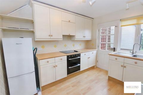 3 bedroom terraced house to rent, Lower Swaines, Epping