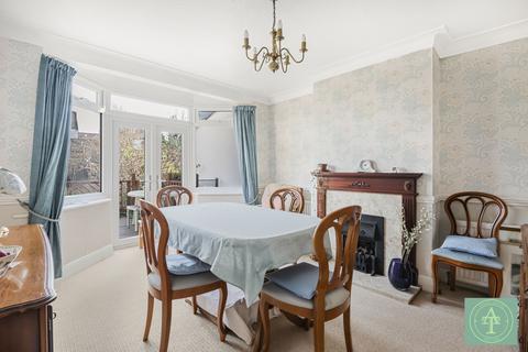 2 The Woodlands, London, N14 5RN