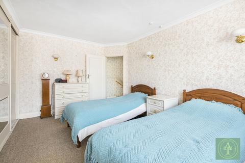 2 The Woodlands, London, N14 5RN