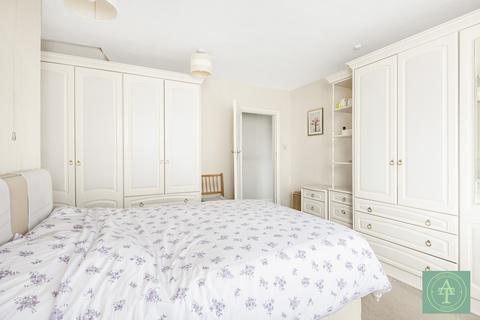 2 The Woodlands, London, N14 5RN