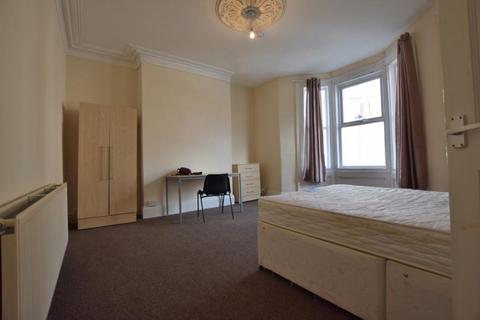 2 bedroom flat to rent, Hazelwood Avenue, Newcastle upon Tyne NE2