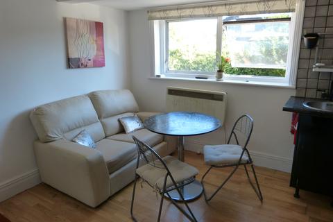 Studio to rent, TEMPLE GARDENS, LONDON, NW11