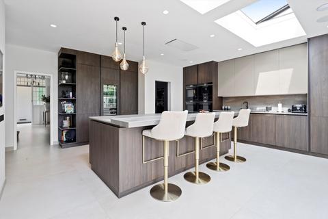 4 bedroom detached house to rent, Fir Tree Road, Banstead, Surrey, SM7