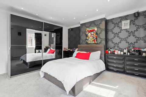 4 bedroom detached house to rent, Fir Tree Road, Banstead, Surrey, SM7