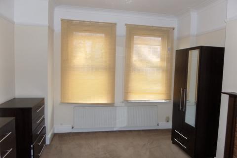 3 bedroom end of terrace house to rent, Silverleigh Road, Thornton Heath CR7