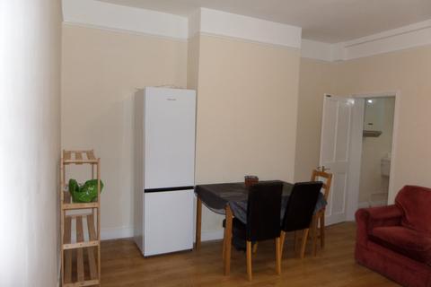 3 bedroom end of terrace house to rent, Silverleigh Road, Thornton Heath CR7