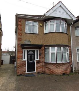 3 bedroom semi-detached house to rent, Irvine Avenue