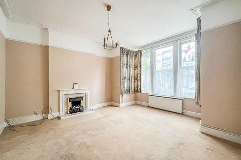 2 bedroom flat for sale, Manor Road, Westcliff-on-Sea SS0