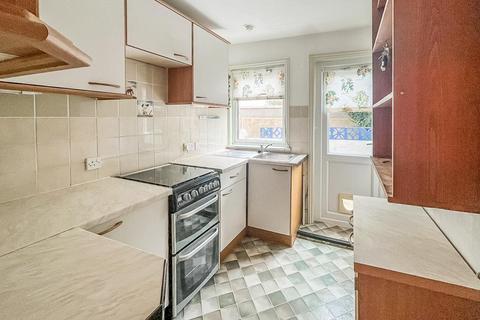 2 bedroom flat for sale, Manor Road, Westcliff-on-Sea SS0