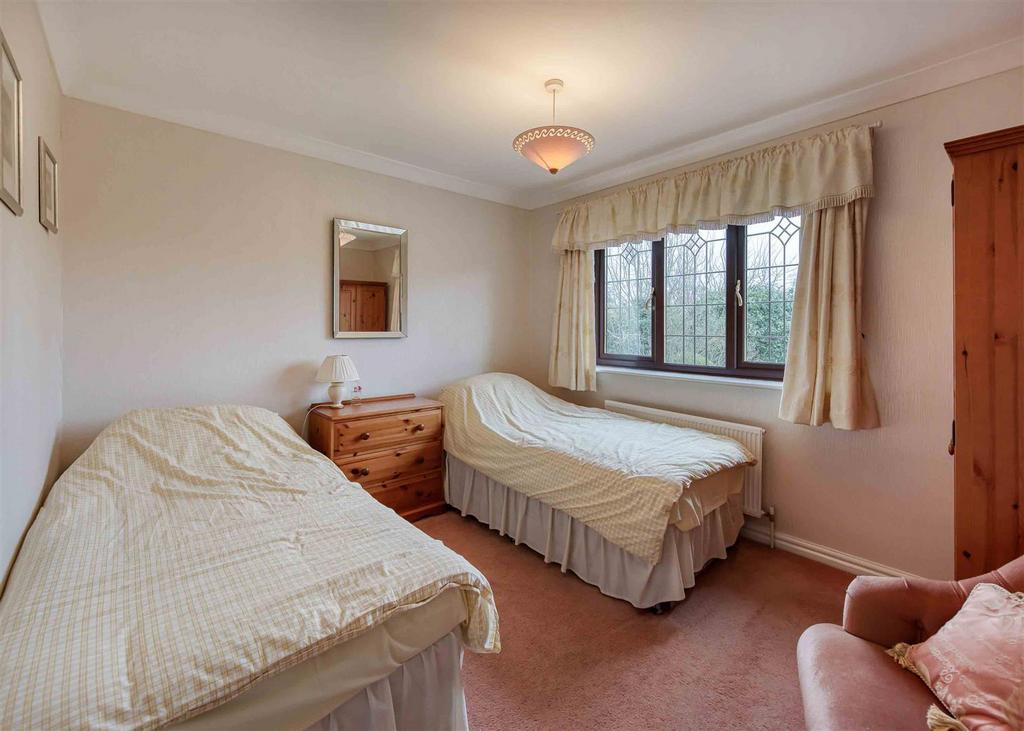 3 Cranmere Court-bed3.jpg