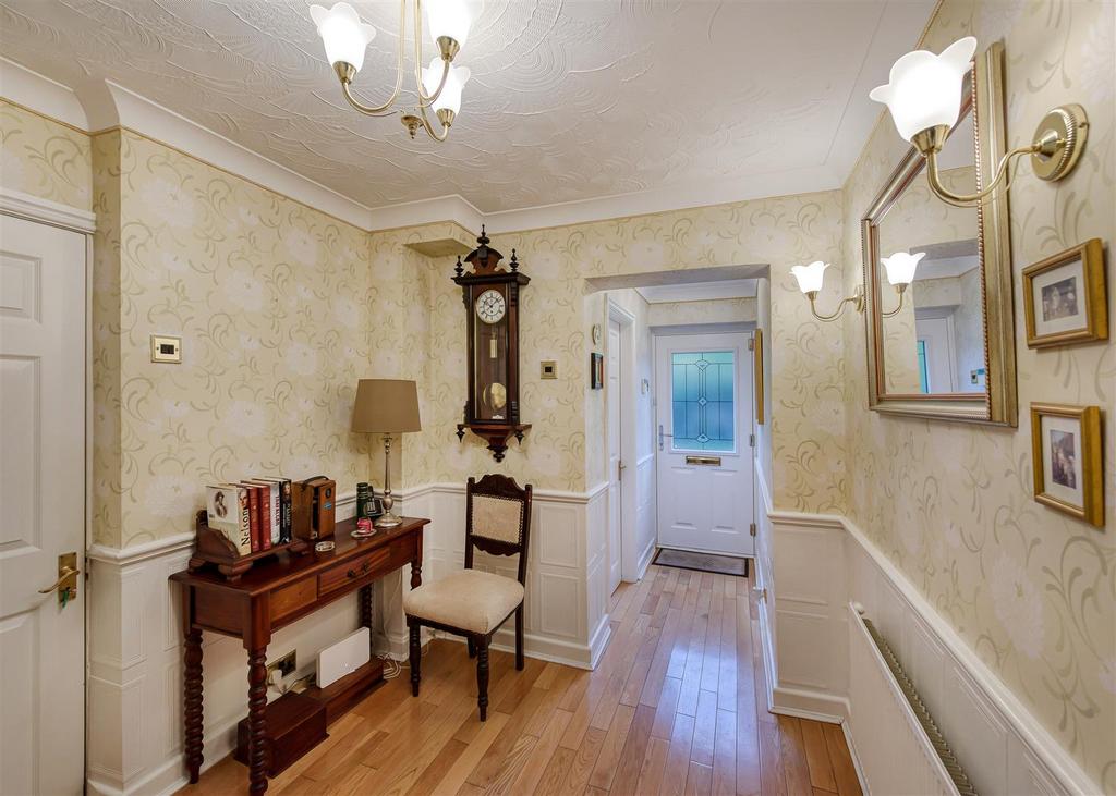 3 Cranmere Court-hall.jpg