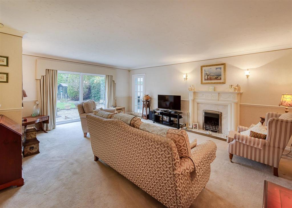 3 Cranmere Court-lounge1.jpg