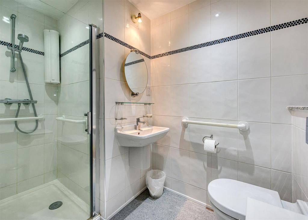 3 Cranmere Court-bed1 ensuite.jpg