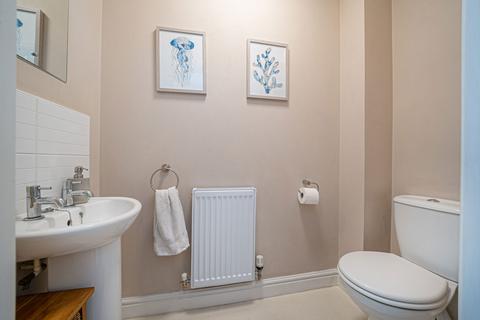 124 Foxdown, Overton, Basingstoke, RG25 3JQ