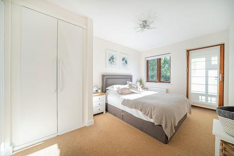 124 Foxdown, Overton, Basingstoke, RG25 3JQ