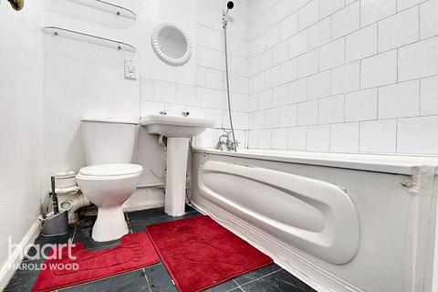 Flat 1, Lindsey Court Veronica Close, Romford, RM3 8PD