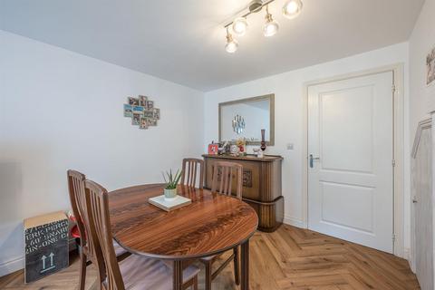 27 The Breeze, Brierley Hill, DY5 3AG