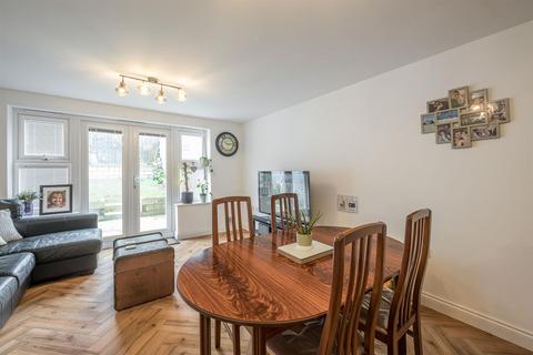 27 The Breeze, Brierley Hill, DY5 3AG