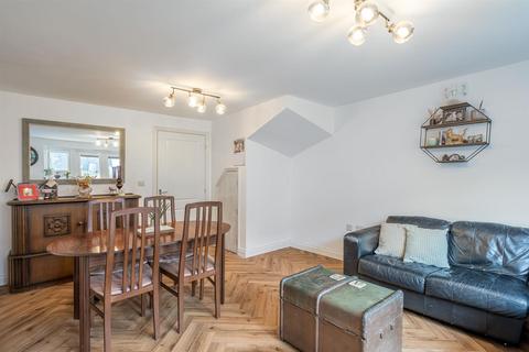 27 The Breeze, Brierley Hill, DY5 3AG
