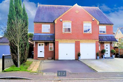 4 bedroom semi-detached house to rent, Fallow Fields, Loughton IG10