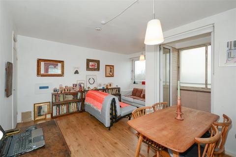 2 bedroom flat for sale, Alzette House, Mace Street, London