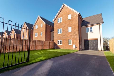 4 bedroom link detached house for sale, Aire View, Castleford, WF10 1FS