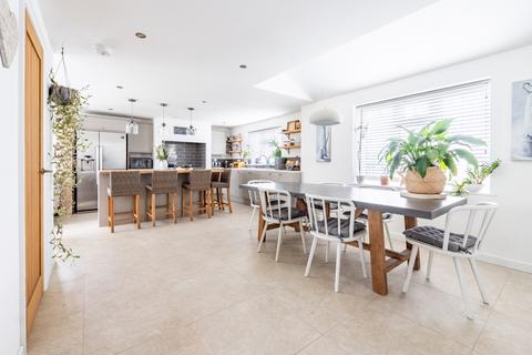 10 Brizewood, Carterton, OX18 1DE