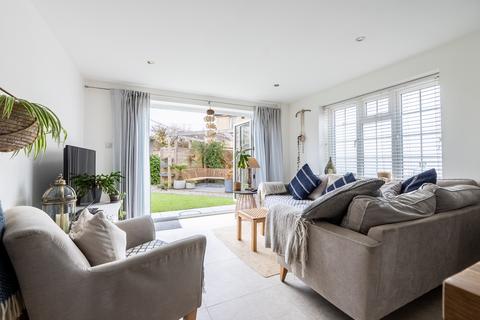 10 Brizewood, Carterton, OX18 1DE